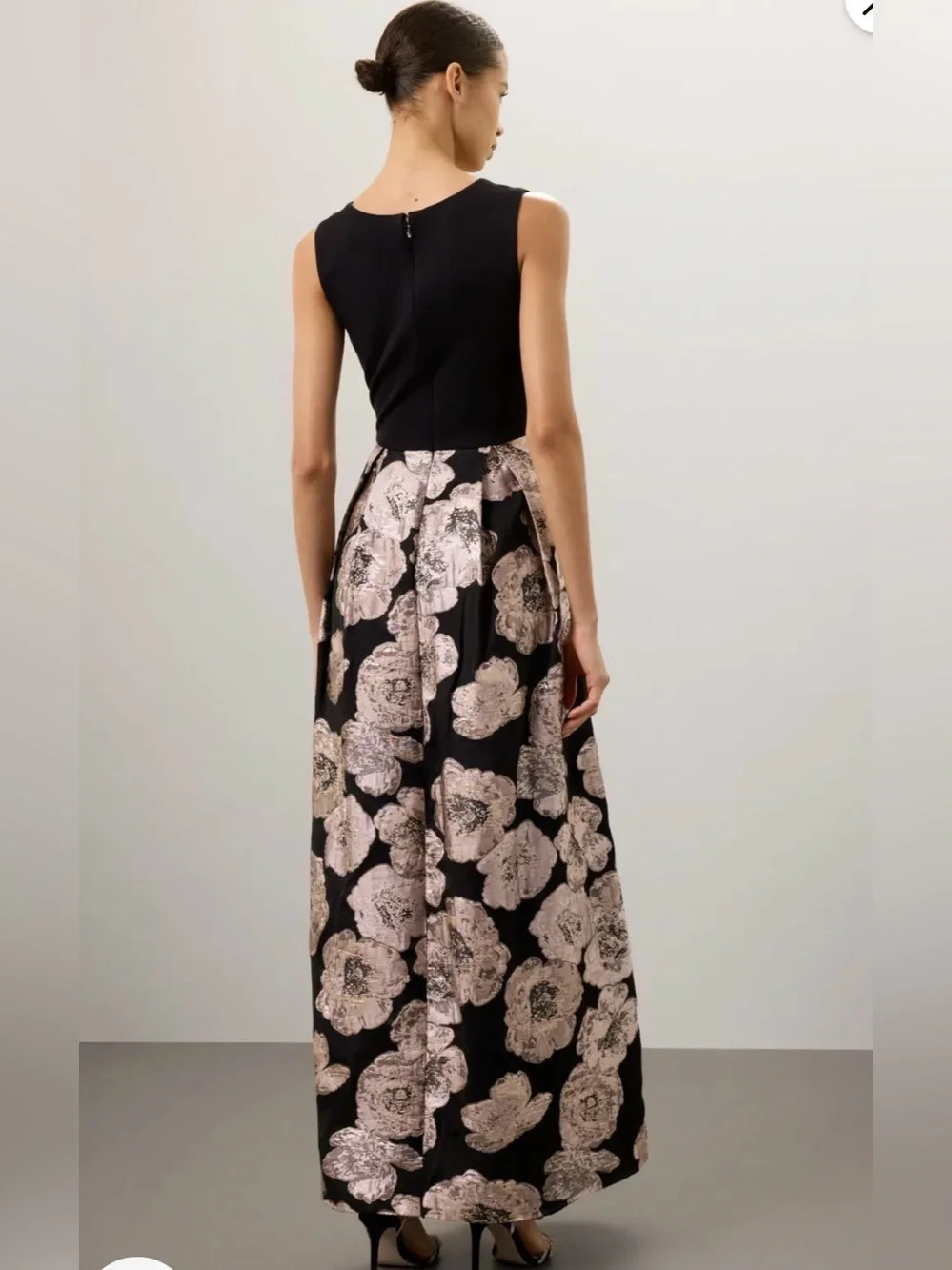 Hutch Black Floral Jacquard Black and Rose Gold Floral V-Neck Evening Gown Sz 22